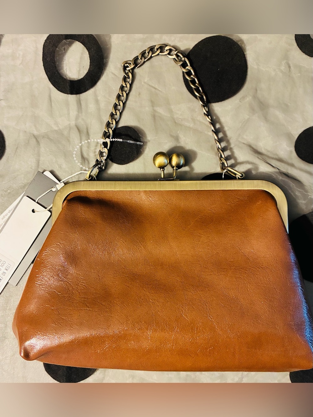 Kiss-Lock Clutch with Chain Handle